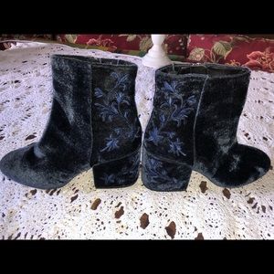 Kenneth Cole Blue Velvet with Embroidery Boots